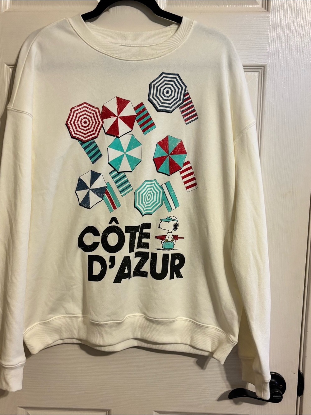 Peanuts White Sweatshirt with Multicolor Beach Umbrella Graphic
